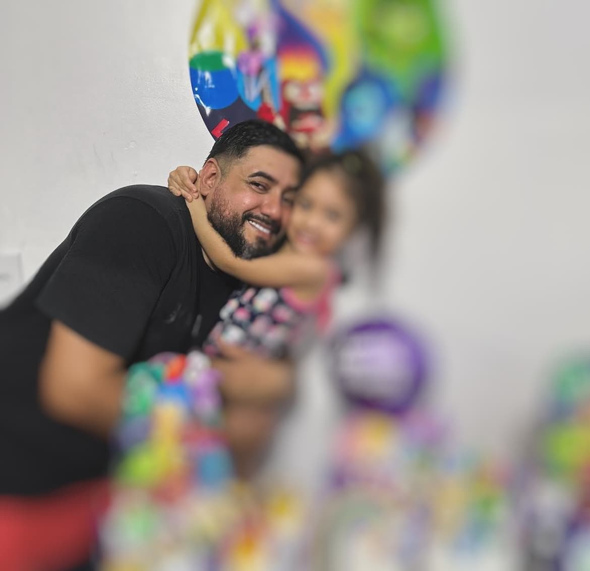 Filha de 4 anos estava no colo de cantor Dubarranco quando carro foi alvo de pistoleiro em Manaus