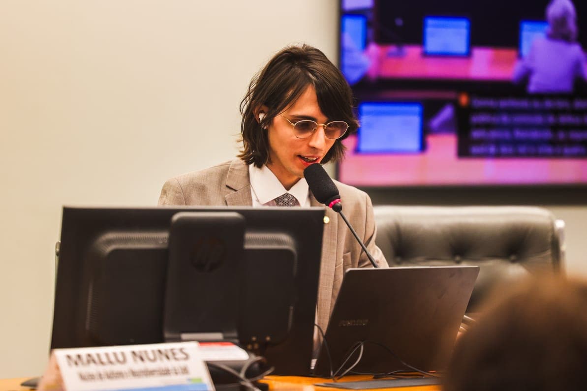 Amom Mandel propõe fim de acordos que suavizam punições por racismo e projeto avança na Câmara