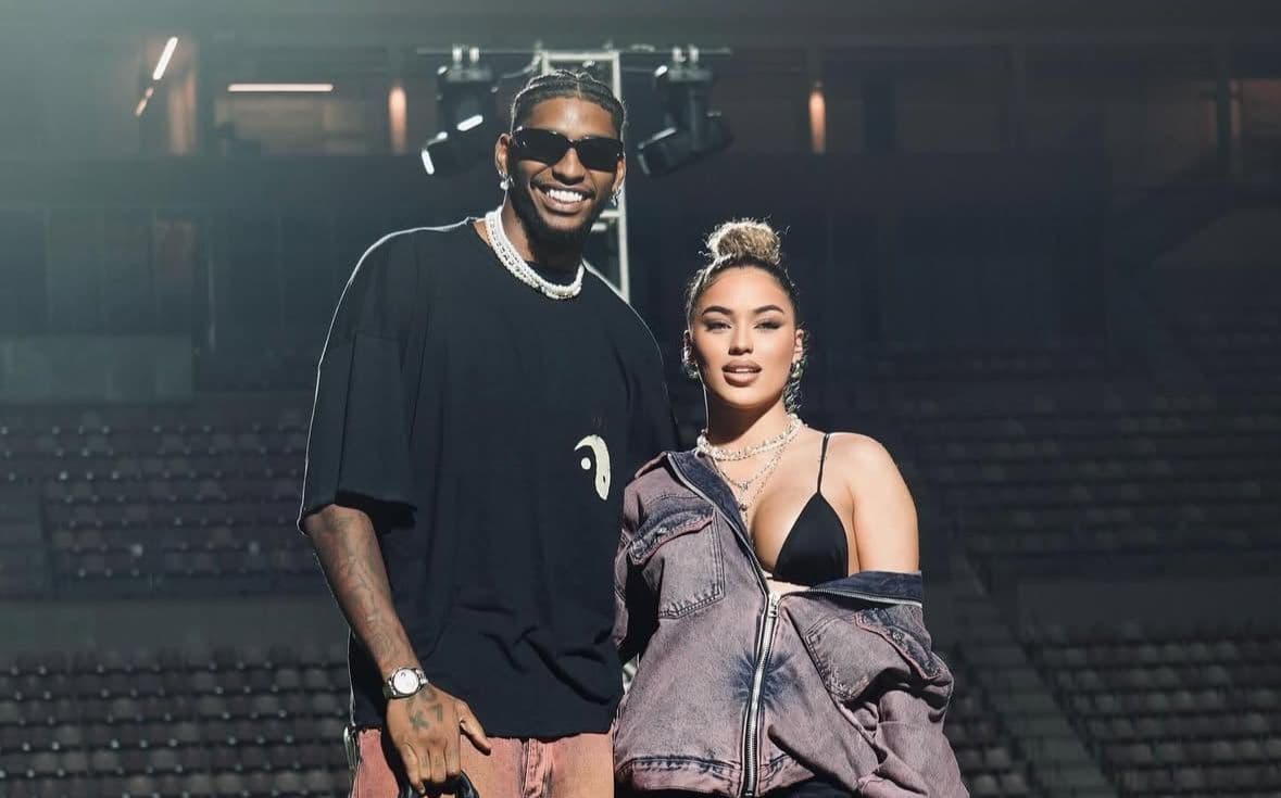 Hugo Souza, goleiro do Corinthians e Seleção, pede namorada em casamento; veja