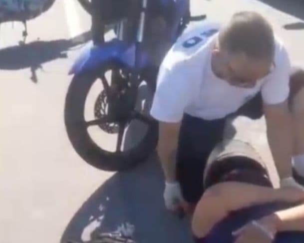 Aluno soldado da PM auxilia vítima de acidente na Torquato Tapajós