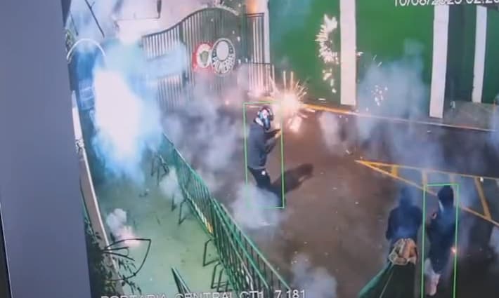 VÍDEO: CT do Palmeiras é atacado com bombas e rojões; clube fala em ‘terrorismo’