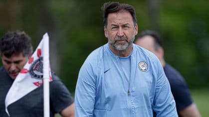 Augusto Melo é destituído pelos sócios do Corinthians e deixa presidência