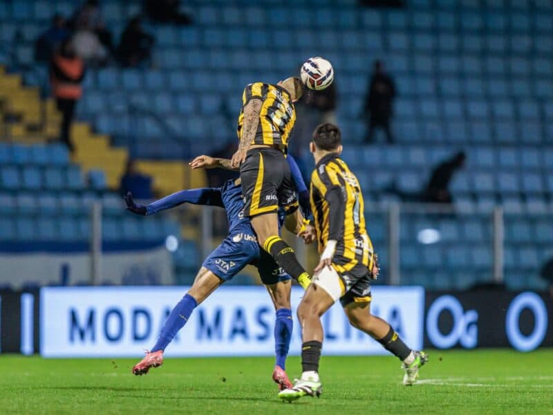 Amazonas tem vitória heroica contra o Avaí fora de casa