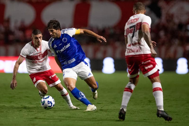 Cruzeiro bate o CRB e vai às quartas da Copa do Brasil