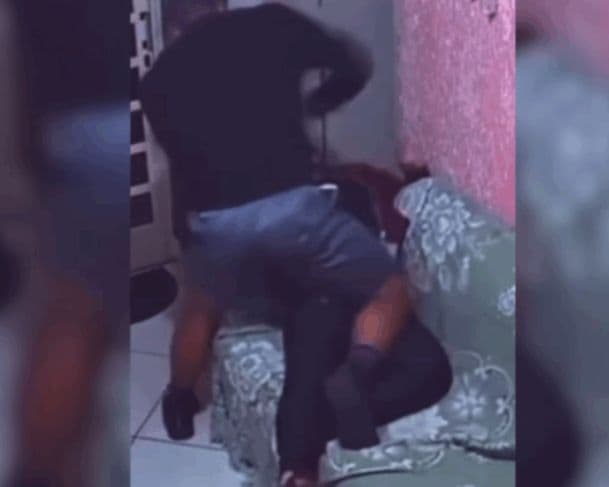 VÍDEO: Fisiculturista espanca namorada até quebrar a mão em SP