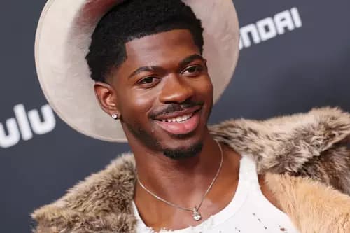 Vídeo mostra cantor Lil Nas X pelas ruas de Los Angeles de cueca e botas de cowboy antes de ser internado