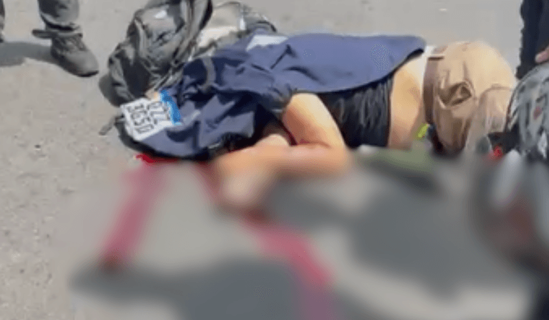 Motociclista e passageiro morrem atropelados por ônibus na avenida das Torres; vídeo