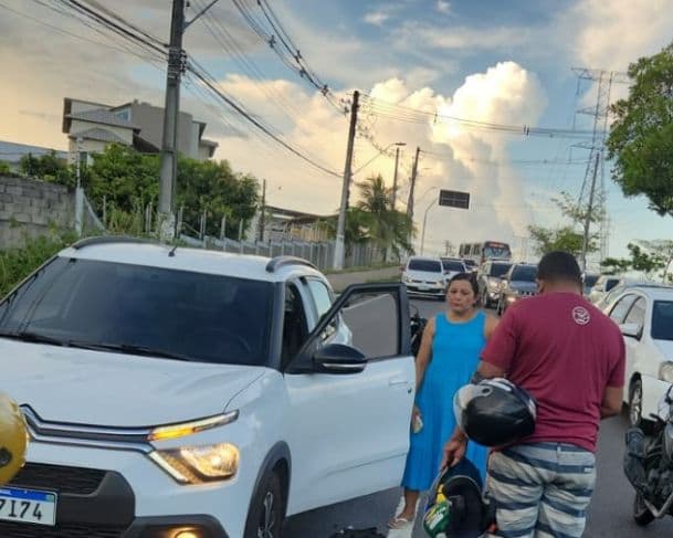 Motociclista fica ferido em acidente na Avenida das Torres