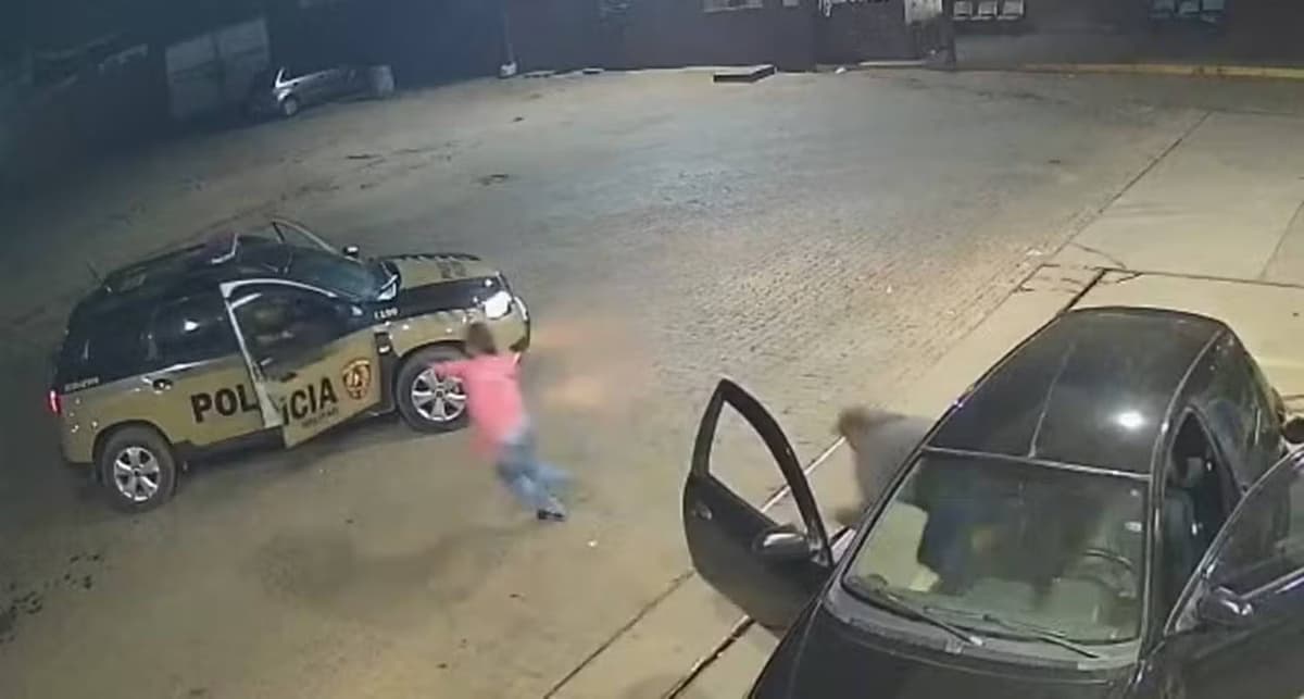 VÍDEO: Vítima de estupro e sequestro pula de carro do ex e pede socorro à polícia em Minas Gerais