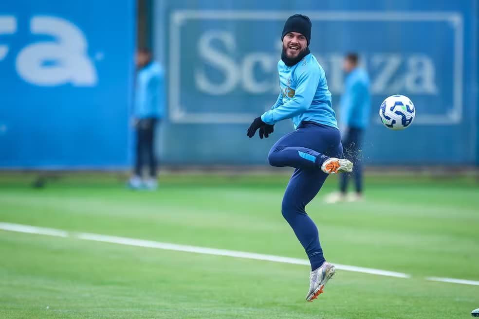 Grêmio encerra contrato com Nathan e deve ceder Carballo