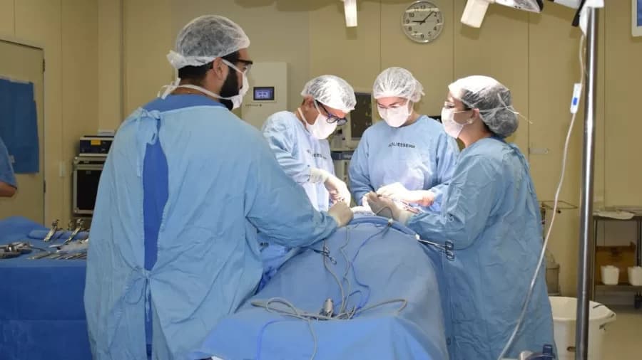 Mulher agredida com 60 socos passa por cirurgia de reconstrução facial