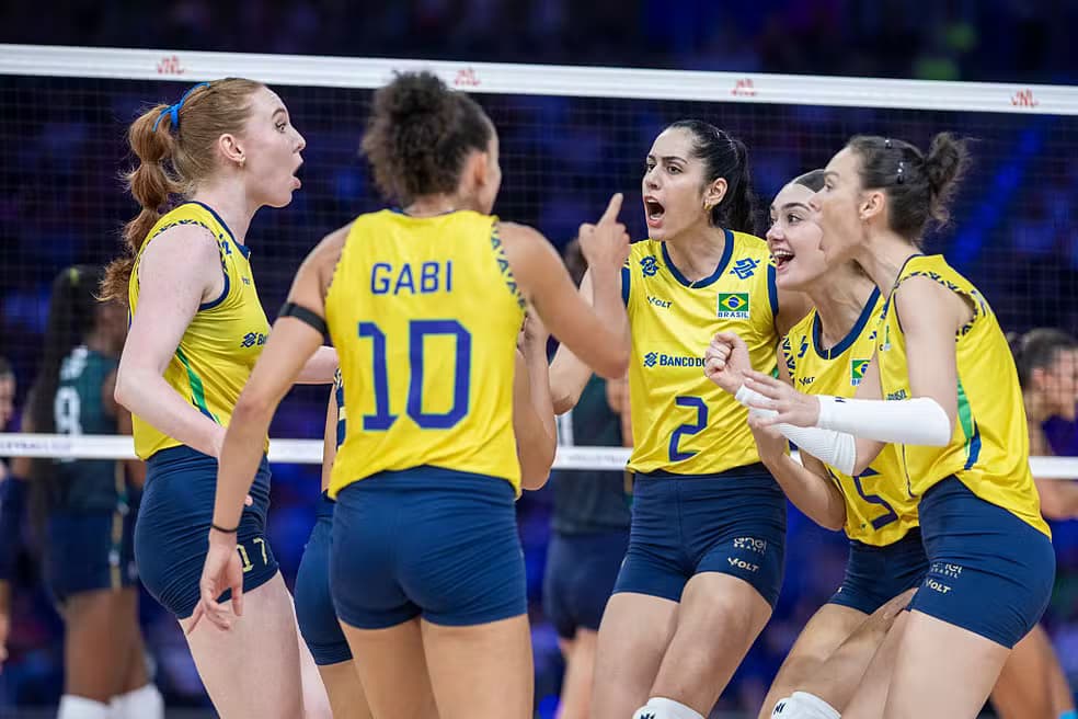 Brasil faz estreia no Mundial em busca de um título inédito