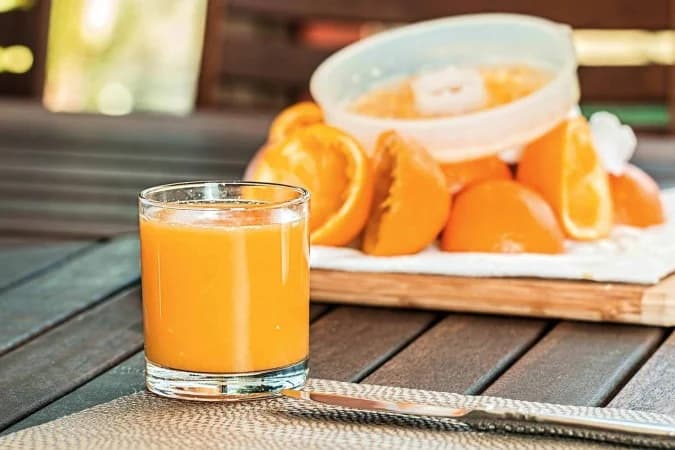 Suco de laranja: benéfico para a saúde, porém requer moderação