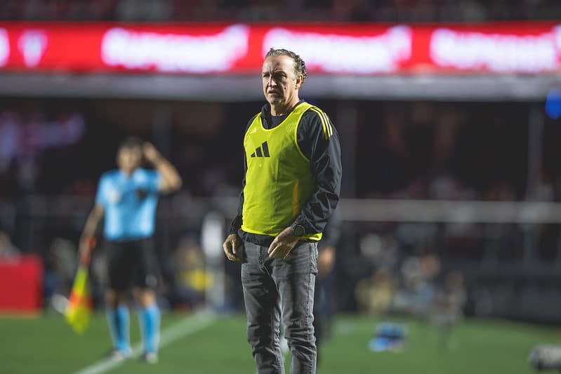 Cuca sofre pressão e Atlético-MG debate possível saída