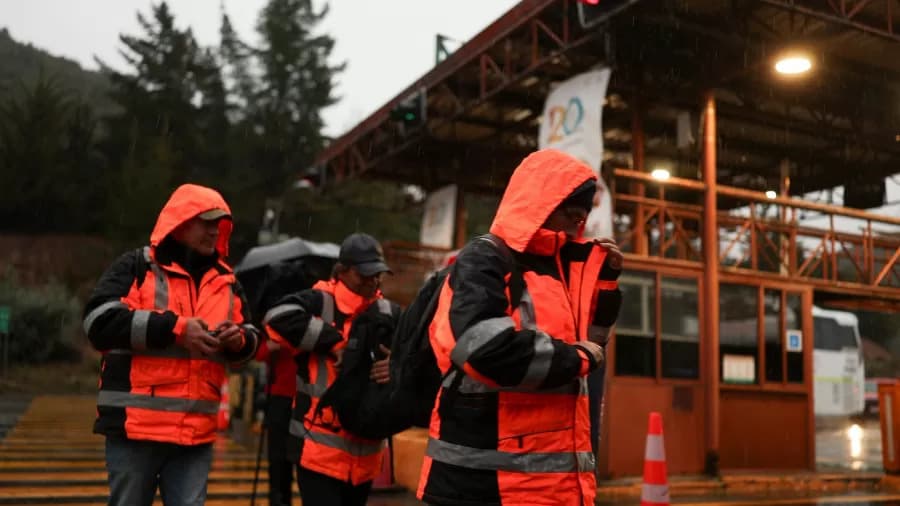 Chile mobiliza socorristas para salvar 5 mineiros presos após deslizamento;1 já morreu