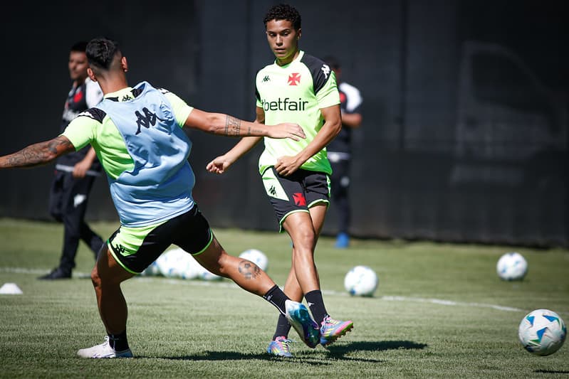 Vasco enfrenta mês crucial na batalha contra o rebaixamento