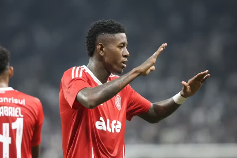 Galatasaray envia olheiro para monitorar Vitão, zagueiro do Internacional