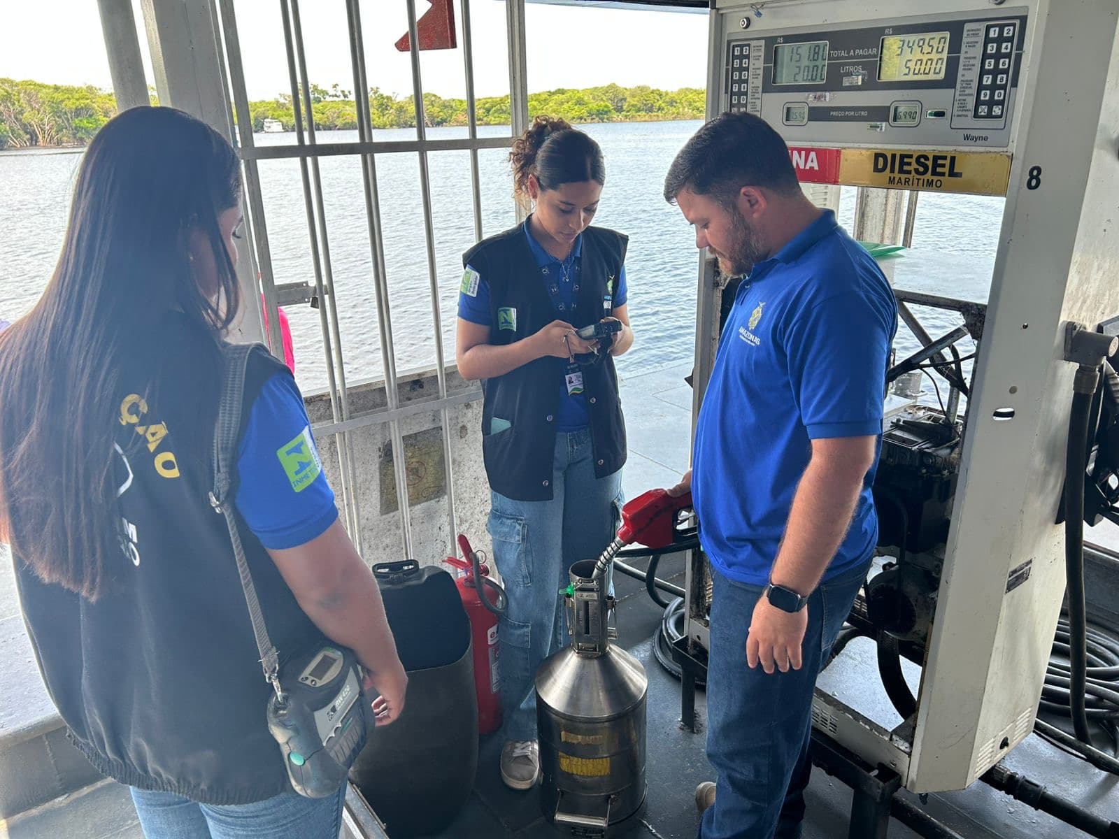 Operação Abastecimento Seguro fiscaliza mais de 70 postos flutuantes no Amazonas