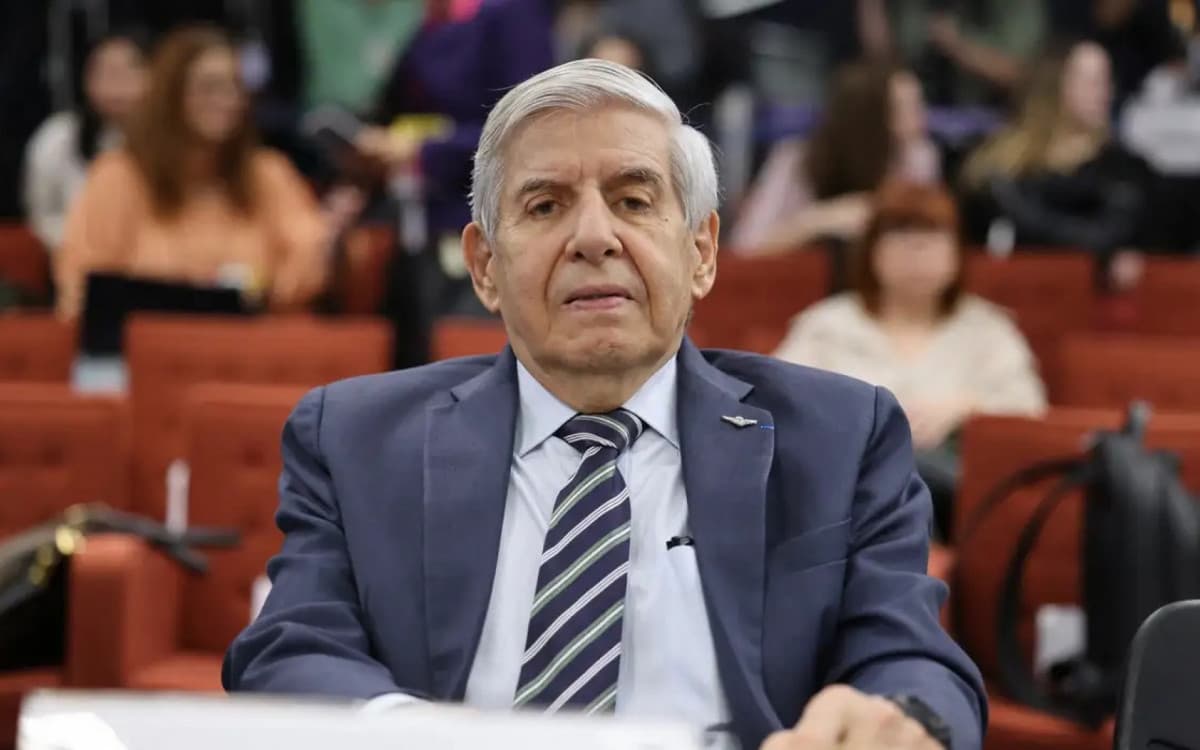 Veja o que Augusto Heleno precisa apresentar a Moraes