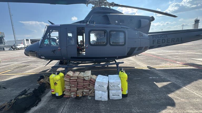 PF encontra mais 170 kg de drogas após piloto lançar avião da Venezuela em represa no Amazonas