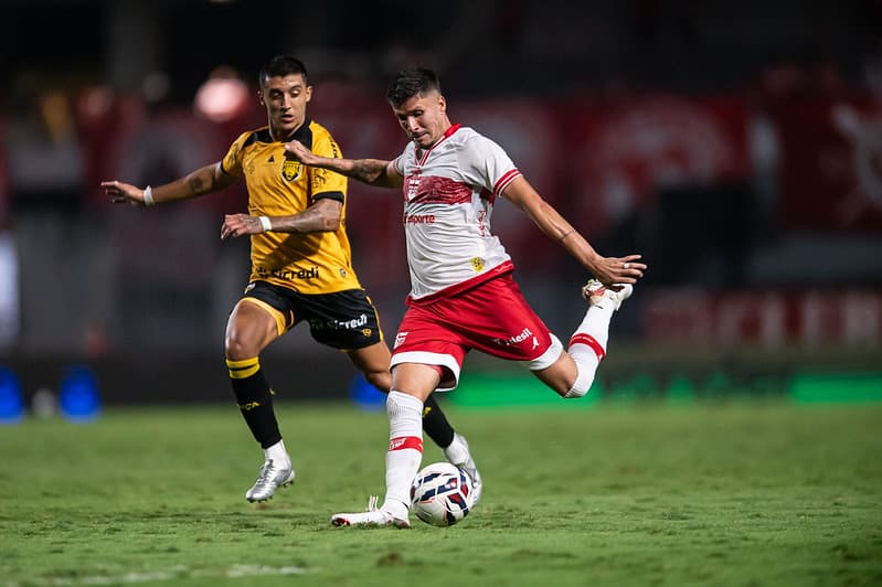 Amazonas FC perde novamente, tem jogador expulso e se complica