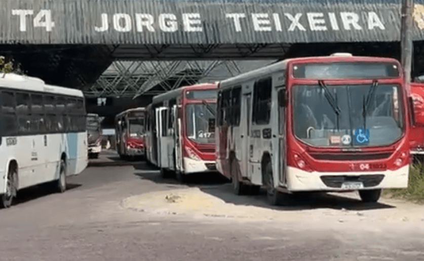 Ônibus voltam circular parcialmente após greve em Manaus; vídeo