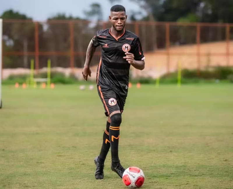 Manauara EC renova contrato com Éverson Bispo; clube tem 13 jogadores para 2026