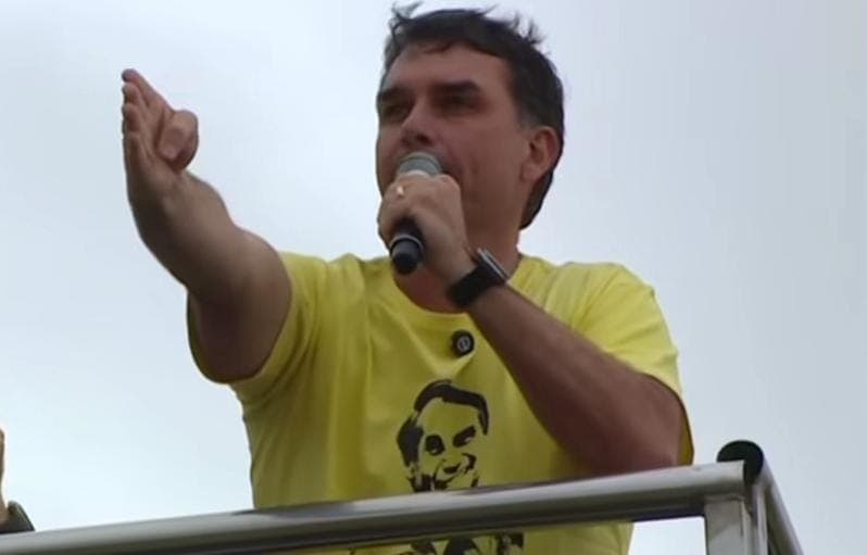 Durante manifestação em Copacabana, Flávio manda recado ao STF: “Bolsonaro vai encarar de frente essa covardia”