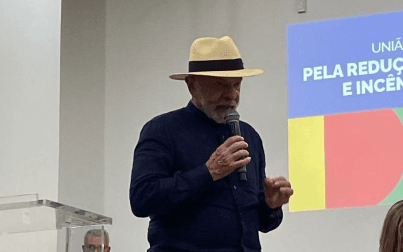 Lula reclama do trânsito de Manaus durante visita à Ufam