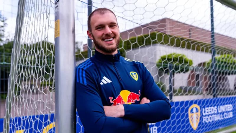 Goleiro Lucas Perri, do Leeds, processa a SAF do Botafogo