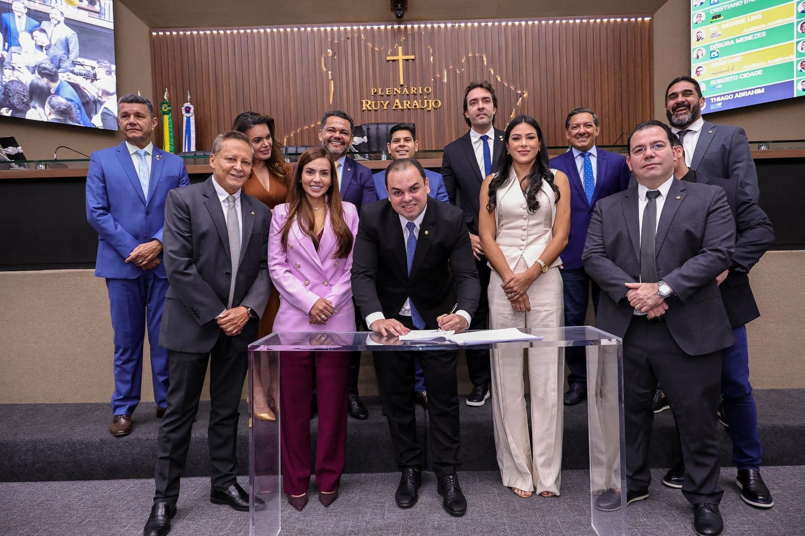 Concurso da ALEAM oferece salários de R$ 3 mil a R$ 30 mil; confira