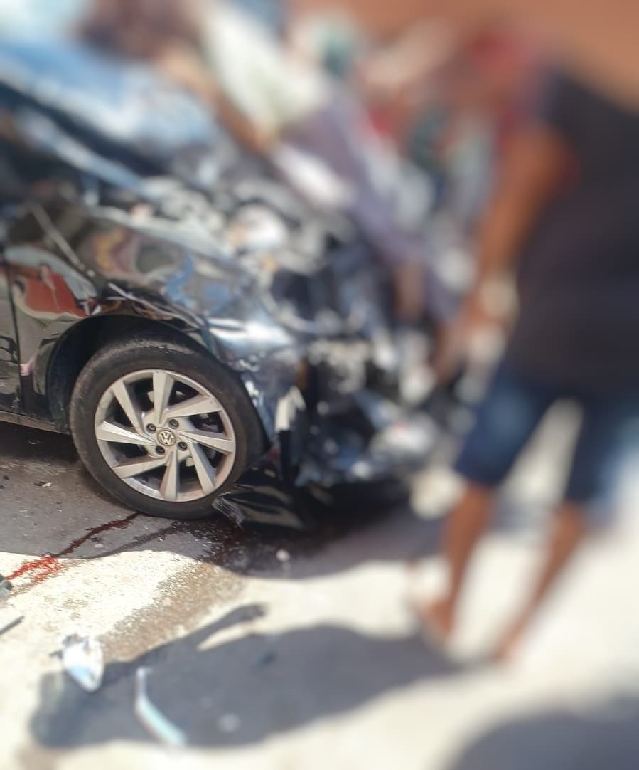 Mulher é esmagada em engavetamento de carros em Manaus; vídeo