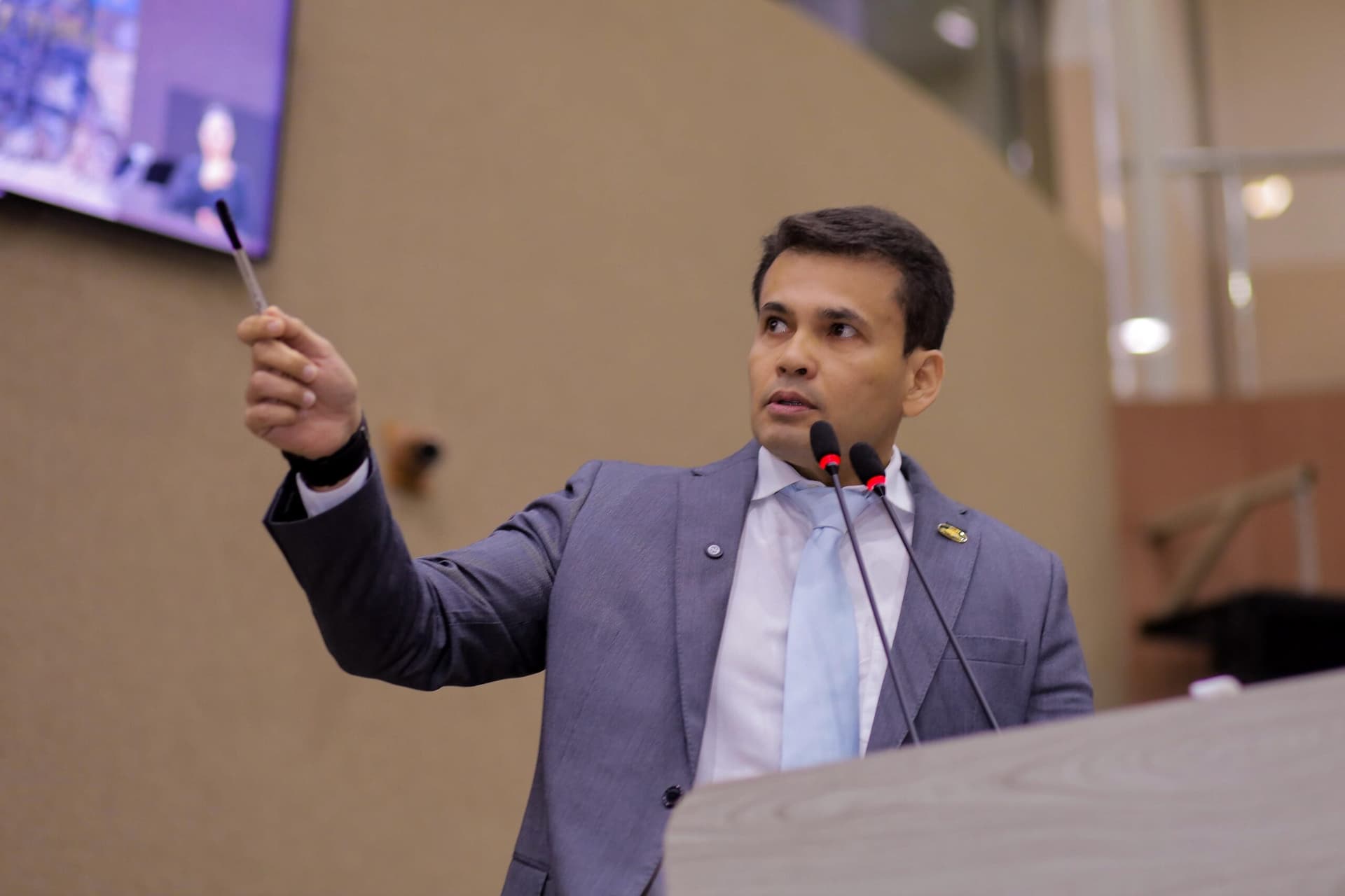 Vereador sugere dia do Auxiliar de Serviços Gerais com programa de valorização da categoria