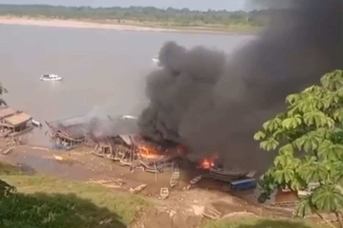 VÍDEO: operação da PF contra garimpo ilegal destrói mais de 80 balsas no AM