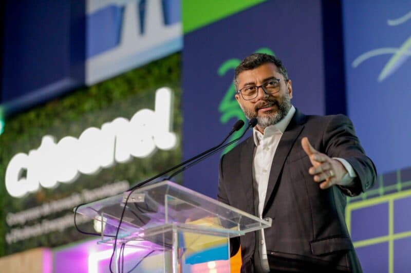 Wilson Lima sanciona lei do Refis e diz que medida vai aquecer negócios no Amazonas