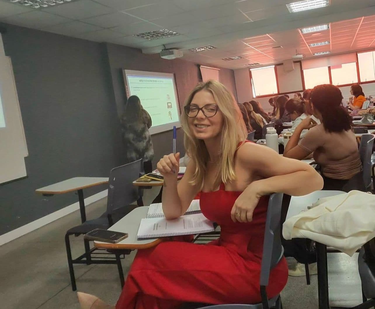 Sheila Mello volta aos estudos e cursa faculdade de Psicologia