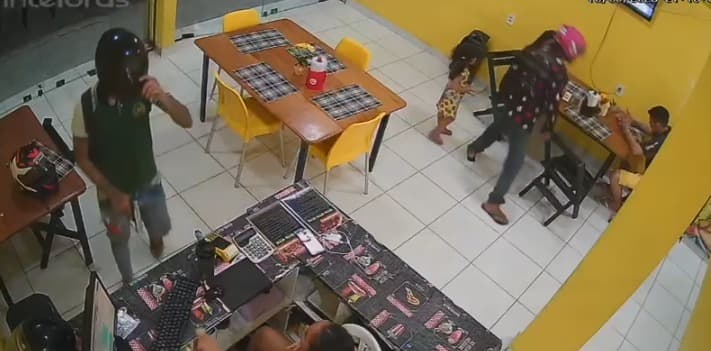 Vídeo mostra assalto à pastelaria em Manaus