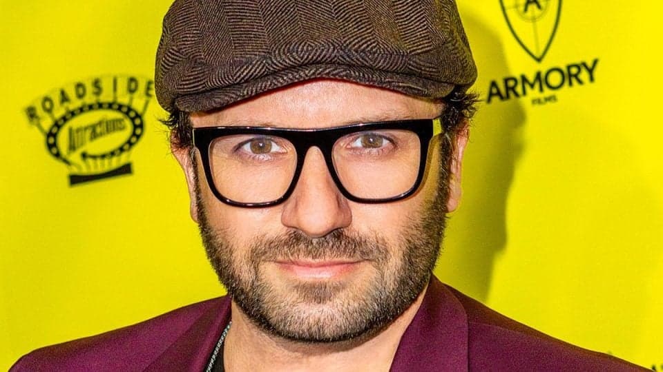 Morre Brad Everett Young, ator e fotógrafo de celebridades, aos 46 anos