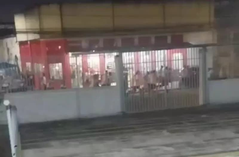 Duas pessoas são feridas a tiros em confronto de torcidas no Rio