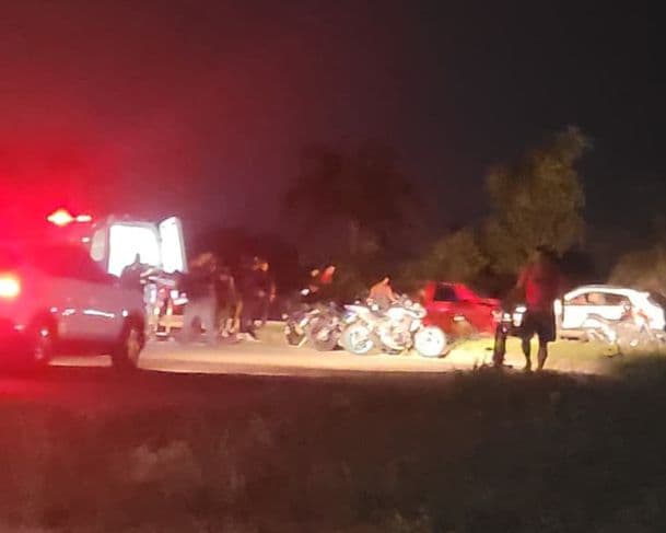 Motorista de aplicativo fica ferido após carro capotar na Ponta Negra