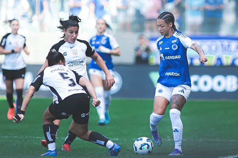 Cruzeiro e Corinthians empatam em 2 a 2 no 1º jogo da final do Brasileiro feminino