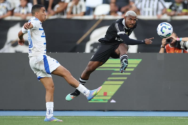 Cuiabano deixa o Botafogo e se transfere para o Nottingham Forest