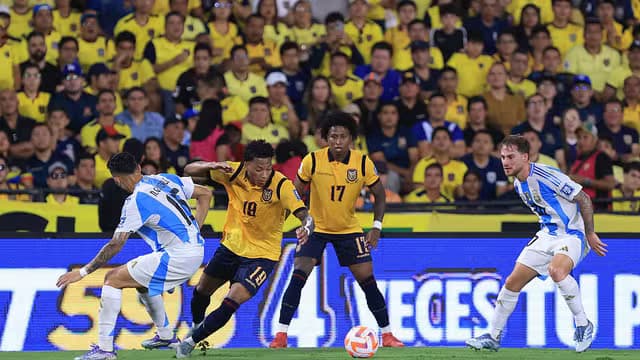 Argentina termina líder, Brasil vacila e Paraguai surpreende nas Eliminatórias