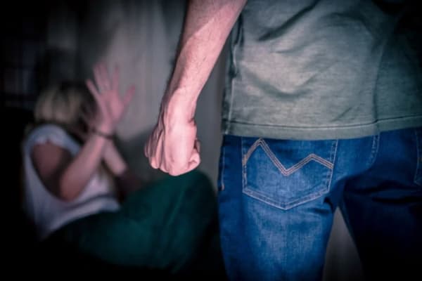 Homem amarra e estupra protetora de animais após se arrepender de adotar cachorro