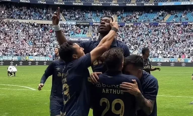 Grêmio encerra jejum ao derrotar o Vitória-BA no Brasileirão