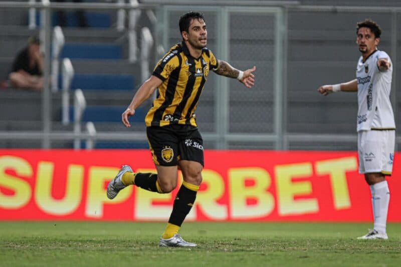 Gol de Henrique Almeida assegura vitória do Amazonas na Série B