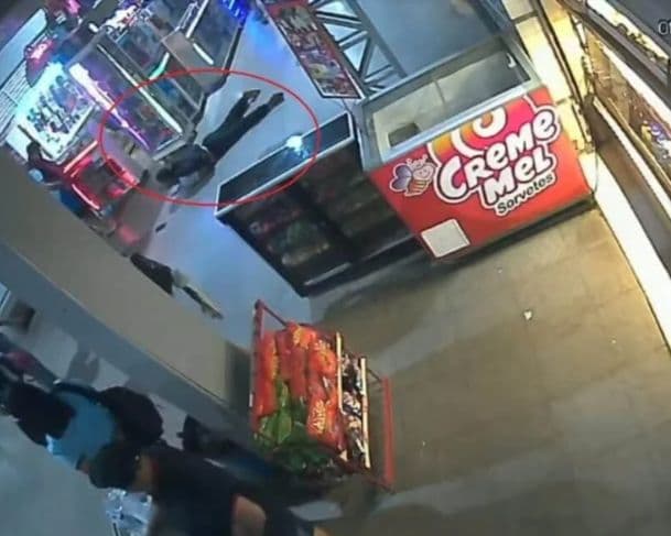 VÍDEO: Adolescente pede faca em lanchonete e mata jovem em rodoviária