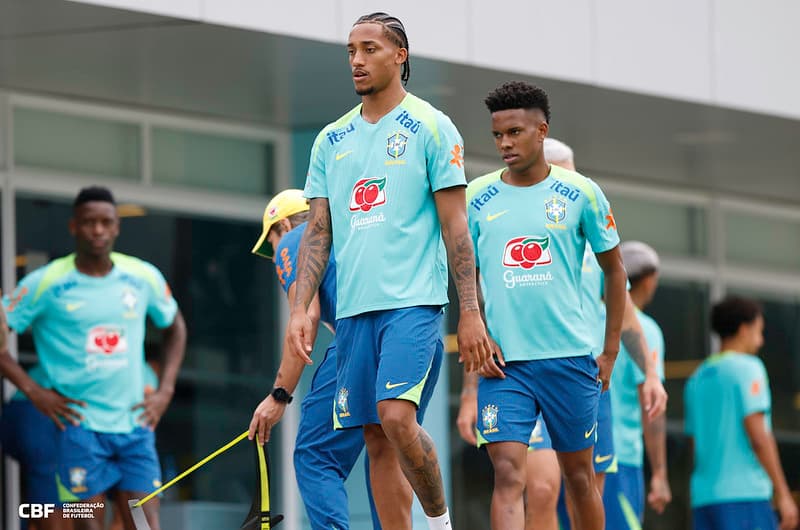 Carlo Ancelotti testa ataque dupla do Chelsea na Seleção Brasileira