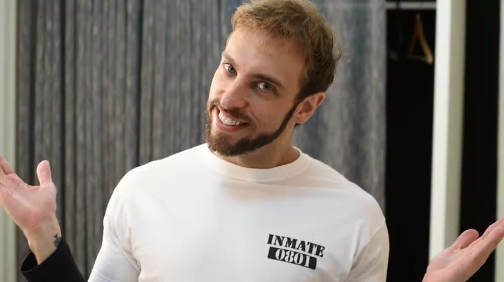 Léo Lins: MPF pede redução da pena de 8 anos do comediante, condenado por piadas