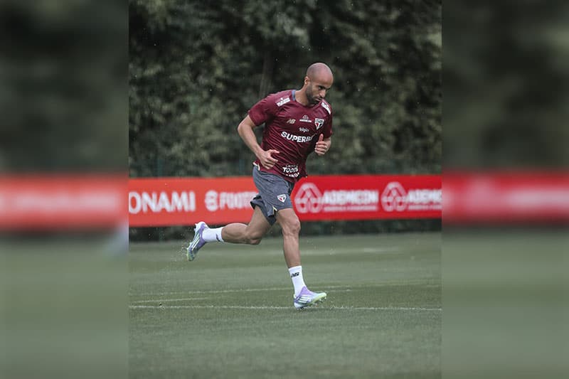 Lucas Moura treina e deve reforçar o São Paulo contra a LDU